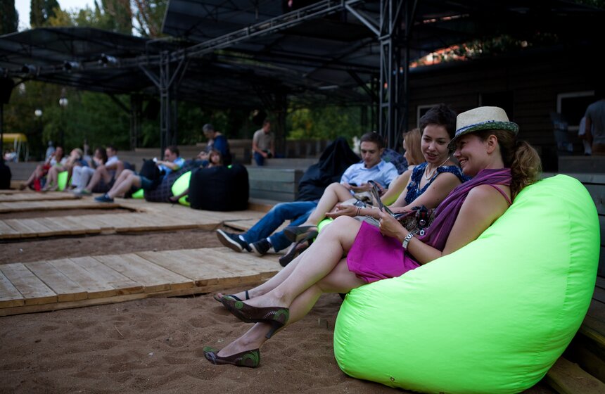 Летний кинотеатр в парке "Музеон" 1 фото