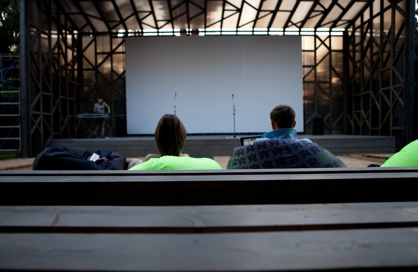 Летний кинотеатр в парке "Музеон" 2 фото