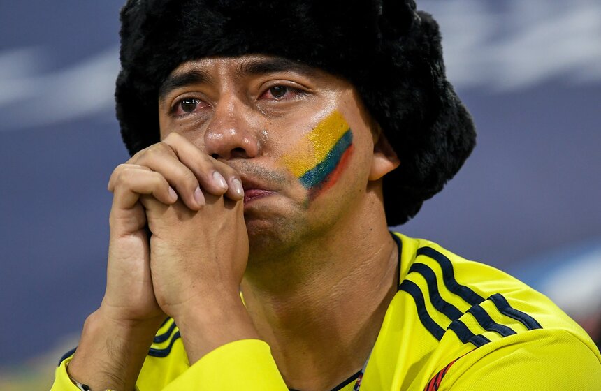 Два дополнительных тайма не выявили победителя, поэтому судьбу встречи решали пенальти. Но в серии одиннадцатиметровых ударов англичане все-таки оказались сильнее колумбийцев – 4:3. Колумбийским футболистам и болельщикам очень тяжело было прощаться с чемпионатом мира, а англичане поборются в 1/4 финала со сборной Швеции.