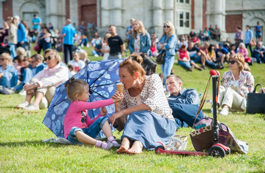 В зоне отдыха прошли мастер-классы для детей по рисованию, лепке, робототехнике, созданию тематических фигурок, посвященных празднику