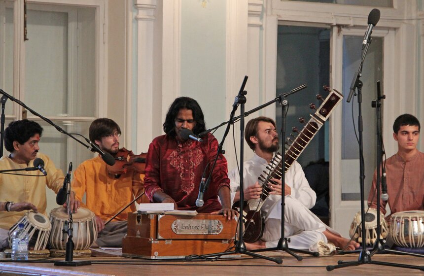 В Москве проходит музыкальный фестиваль "Собираем друзей" 8 фото