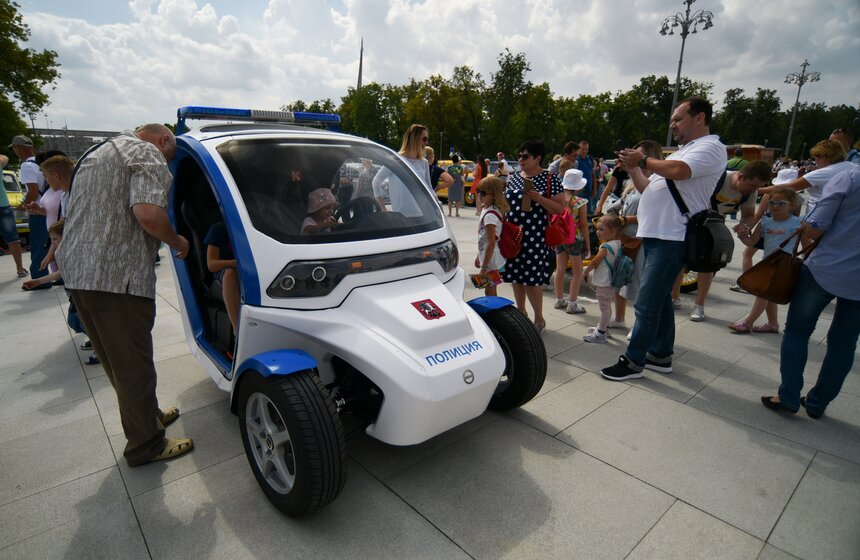 На ВДНХ разместилась площадка молодежного совета Транспортного комплекса, на которой встречали гостей праздника