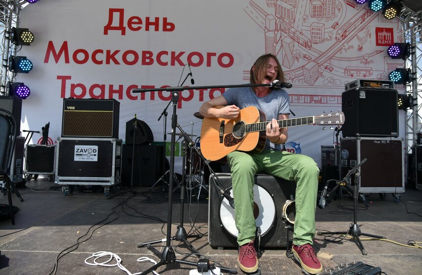 На всех площадках в парках будут выступать артисты проекта "Музыка в метро"