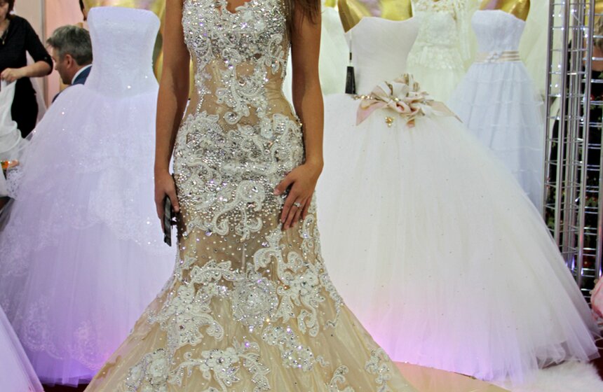 На ВВЦ открылась выставка свадебной моды 21 фото