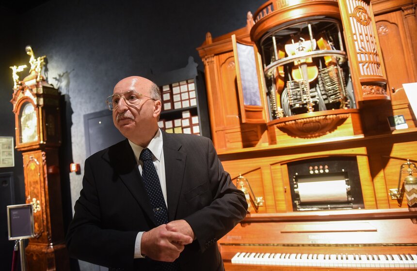 13 июля в Москве открылся новый частный музей "Собрание" известного российского бизнесмена и мецената Давида Якобашвили. Это четыре экспозиционных этажа, где работает собственный реставрационный центр, есть студии фото-, видео- и аудиозаписи. В фонде музея – более 20 тысяч экспонатов, среди них музыкальные инструменты и механические редкости, в том числе музыкальные шкатулки, механические поющие птички, органы, оркестрионы, шарманки, механические пианино и рояли, граммофоны и фонографы, аккордеоны, автоматоны. Ожидается, что для широкой публики музей откроется до конца 2018 года.