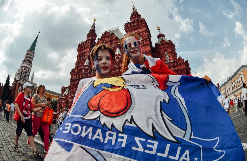 Согласно результатам опроса ВЦИОМ, мнения россиян о победителе ЧМ-2018 разделились. Более трети поддерживали Хорватию