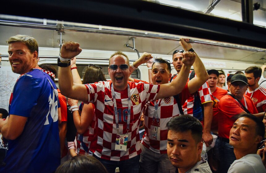 На Никольской улице, Красной и Триумфальной площади и даже в вагоне метро хорватские болельщики распевали веселые кричалки перед финалом ЧМ-2018