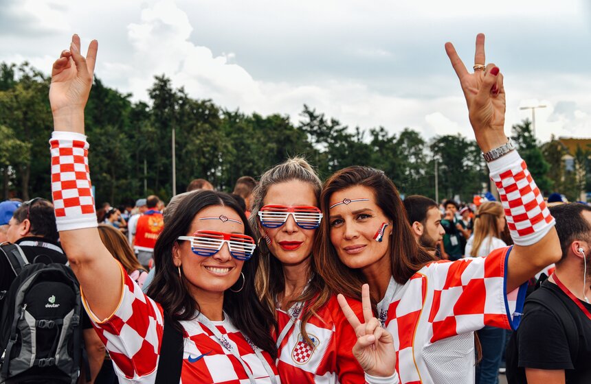 Сотни болельщиков наблюдали за игрой в фан-зоне на Воробьевых горах