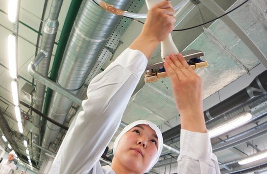 Сергей Собянин посетил фабрику холдинга "Объединенные кондитеры" 9 фото