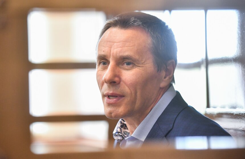 26 июля Мосгорсуд приговорил к пяти годам колонии строгого режима экс-замглавы управления собственной безопасности СК РФ Александра Ламонова. Его обвиняют в получении взятки от представителей преступного сообщества. Подсудимого также оштрафовали на 32,5 миллиона рублей и лишили его звания полковника полиции. Однако подсудимый намерен обжаловать решение суда.