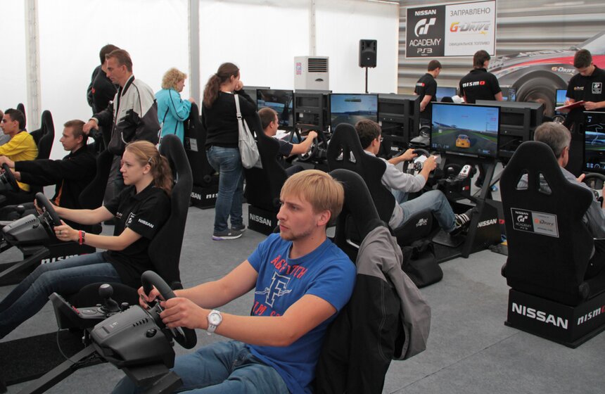 В столице завершилось автошоу Moscow City Racing 14 фото