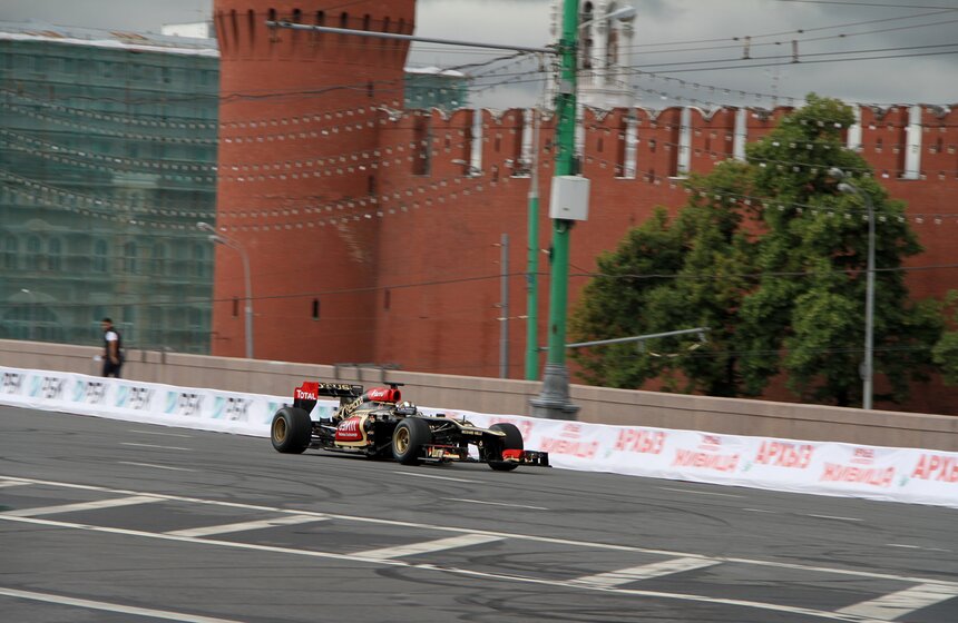 В столице завершилось автошоу Moscow City Racing 13 фото