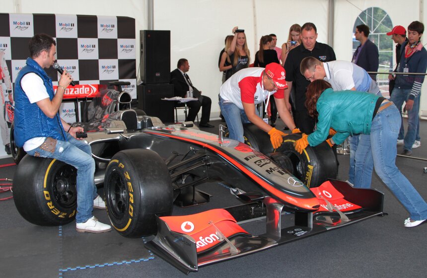 В столице завершилось автошоу Moscow City Racing 16 фото