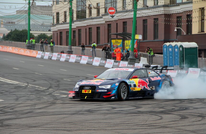 В столице завершилось автошоу Moscow City Racing 21 фото