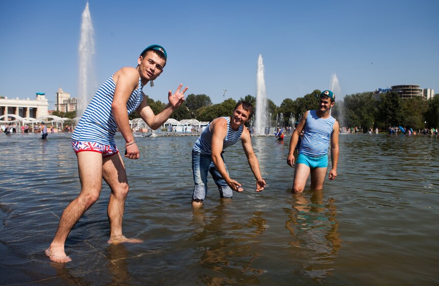 В Парке Горького отметили день ВДВ 17 фото