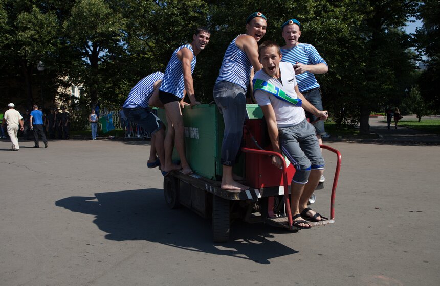 В Парке Горького отметили день ВДВ 19 фото