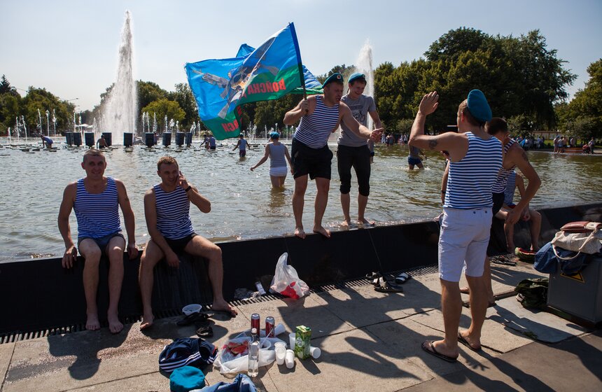 В Парке Горького отметили день ВДВ 9 фото