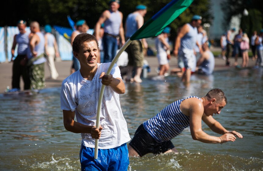 В Парке Горького отметили день ВДВ 13 фото