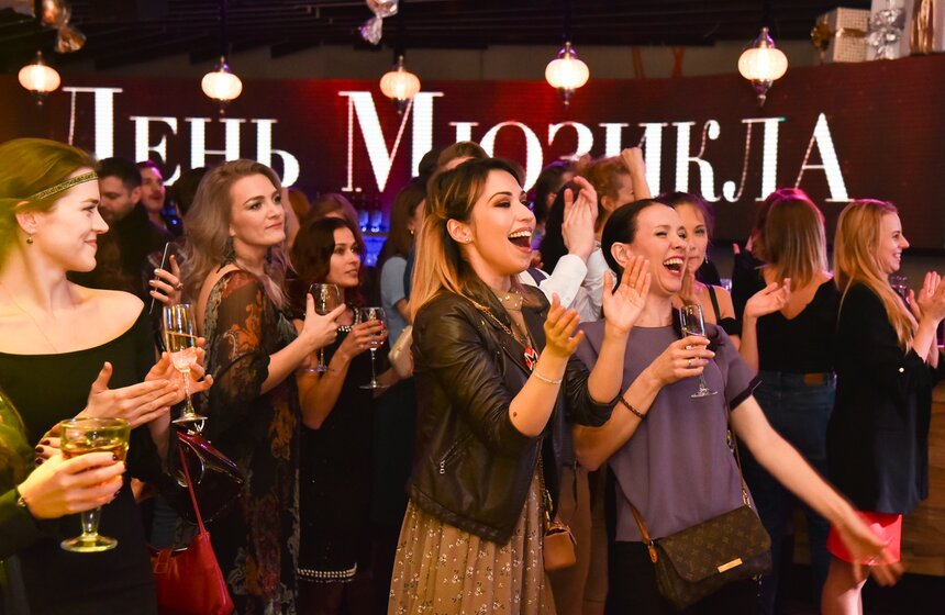 День мюзикла отметили артисты 4 декабря 5 фото