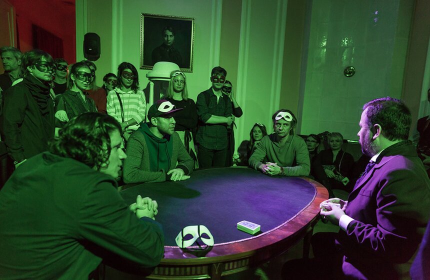 Порой кажется, что сами стены нашептывают сюжет