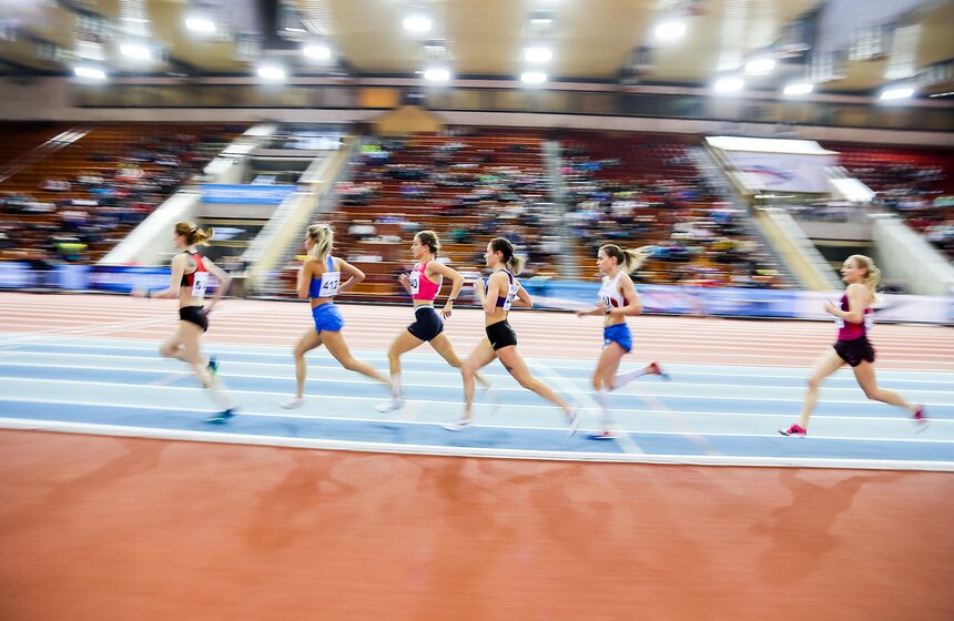 Женский забег на чемпионате России по легкой атлетике в помещении.