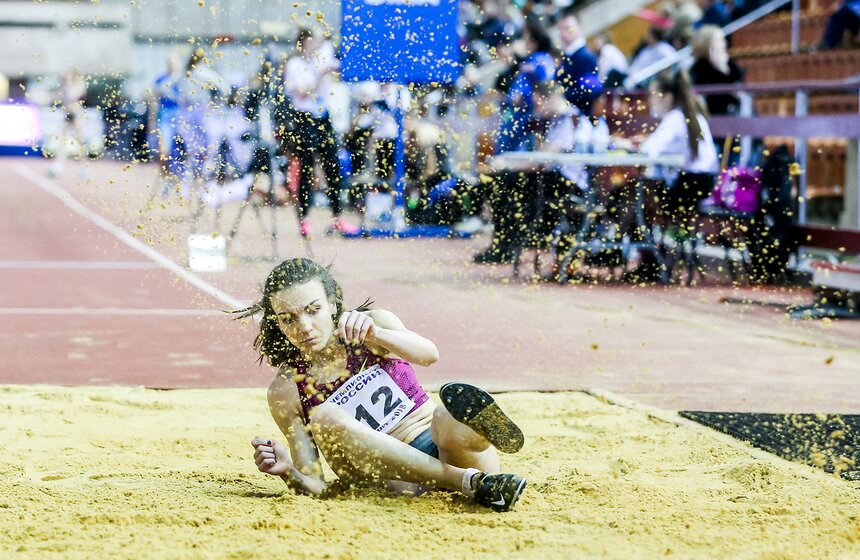 Прыжки в длину у женщин на чемпионате России по легкой атлетике в помещении.