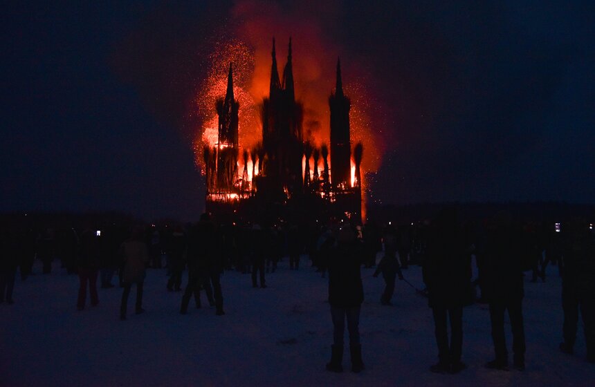 Сожжение "Пламенеющей готики" в Николо-Ленивце.