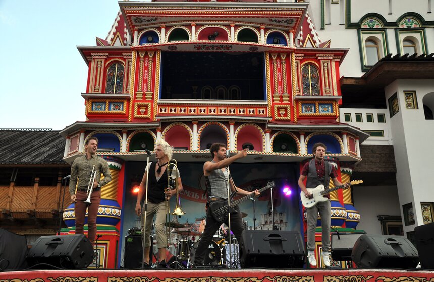 В Измайловском Кремле установили памятник Росомахе 3 фото