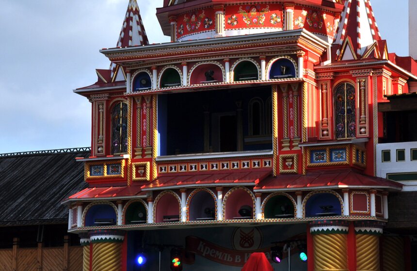 В Измайловском Кремле установили памятник Росомахе 1 фото