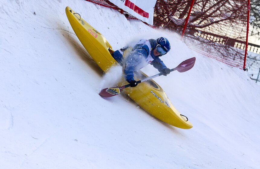 Ассоциация "Новая Лига" провела соревнования по снежному каякингу