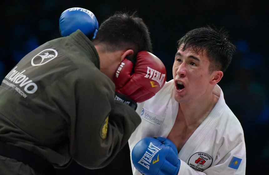 Казбек Сагын (Казахстан) против Павла Кузнецова (Россия).