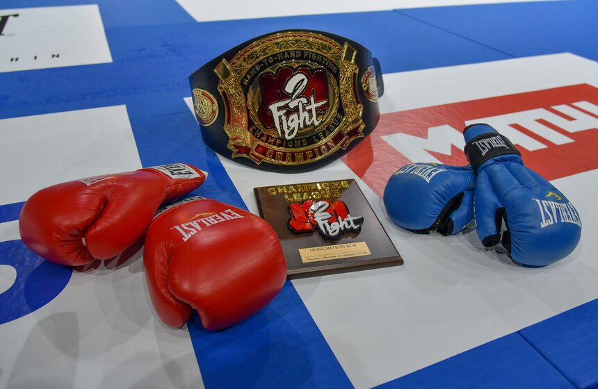 В рамках шоу "Лига чемпионов. Герои нашего времени" впервые в истории единоборств на ковер вышли российский боксер Андрей Сироткин и чемпион мира и Европы по рукопашному бою Максимом Ефременко