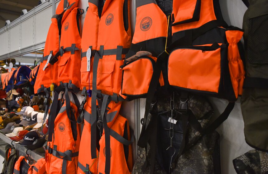 Товары выставки "Охота и рыболовство на Руси".