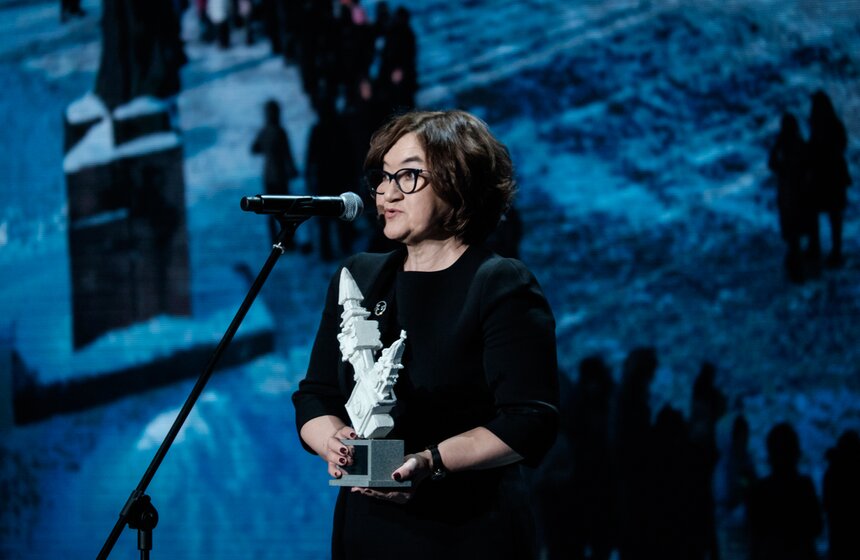 Приз премии – работа российского художника Сергея Шеховцова