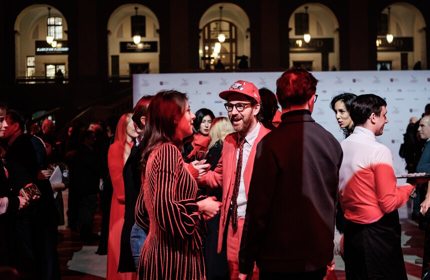 Премия выделяет события, которые пропагандируют российское искусство за рубежом и в то же время позволяют нашим зрителям увидеть и оценить мировое искусство