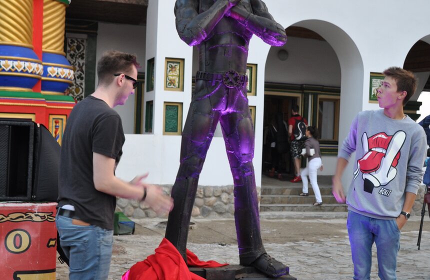 В Измайловском Кремле установили памятник Росомахе 8 фото