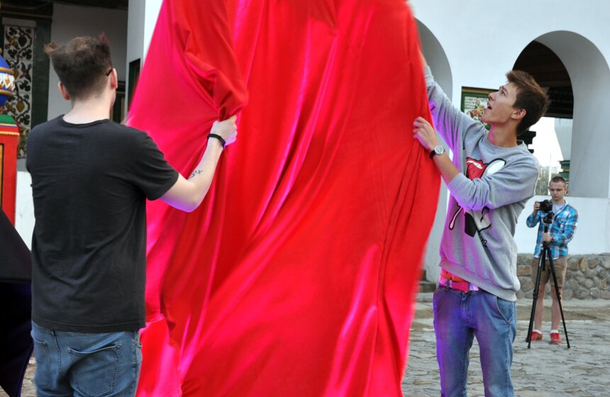 В Измайловском Кремле установили памятник Росомахе 7 фото