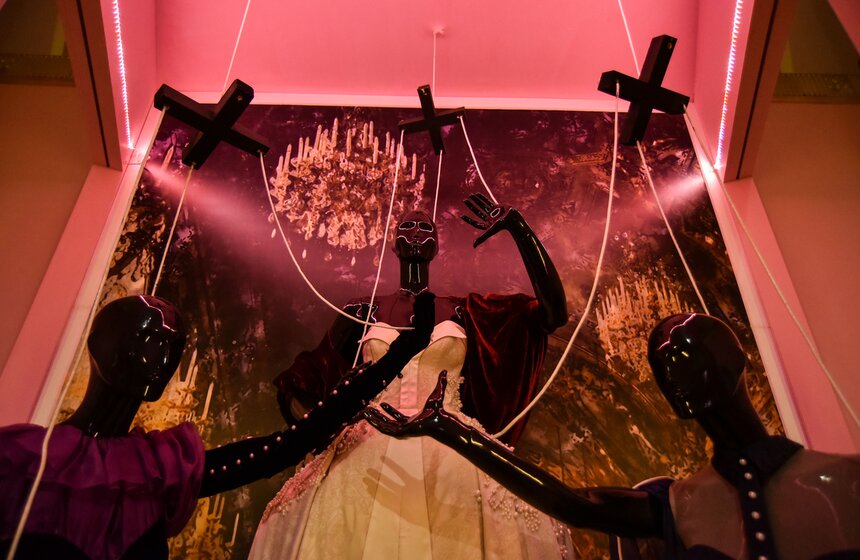 На одной площадке собрались современные дизайнеры, ювелиры, художники, фотографы и fashion-иллюстраторы