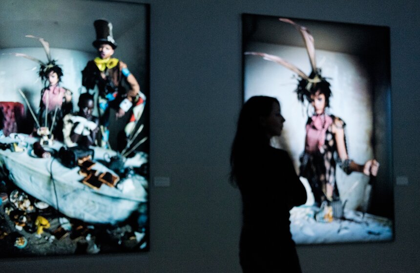 По словам Эннинфула, "Приключения Алисы в Стране чудес" являются отражением мира, в котором мы все живем, препятствий, которые нам приходится преодолевать.