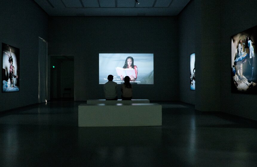 Тим Уокер привлек к съемкам 18 персонажей, как знаменитостей, так и молодых актеров и музыкантов