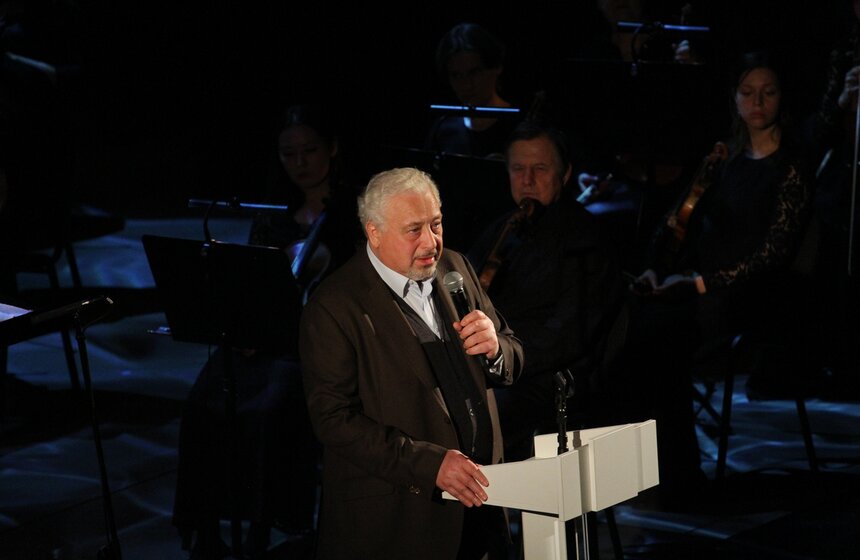 Название проекта – отсылка к одному из трагических символов Холокоста, знаку отличия, который обязаны были носить на одежде евреи на оккупированных нацистами территориях