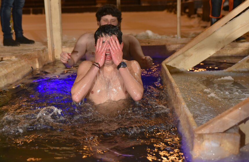 Каждый, кто окунается в прорубь, ощущает прилив сил как физических, так и духовных