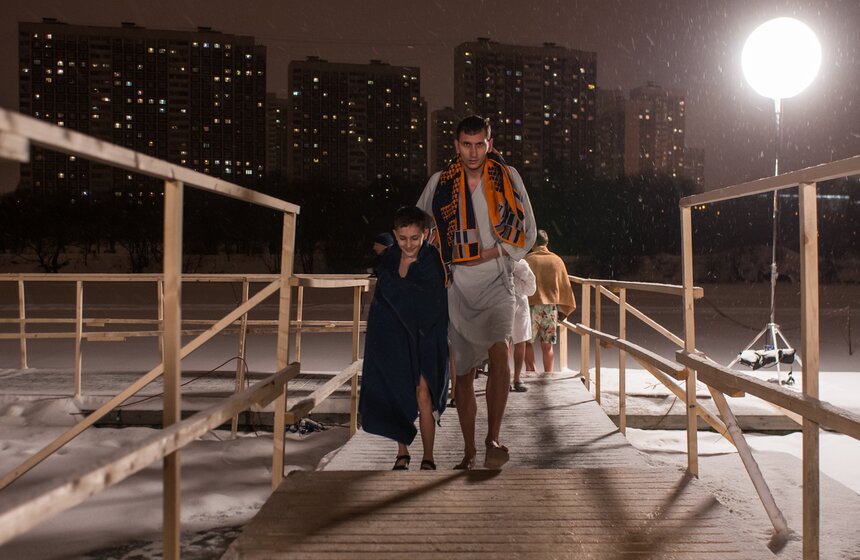 В ночь на Крещение 35 маршрутов наземного транспорта работали дольше обычного, чтобы все желающие могли добраться домой после купаний