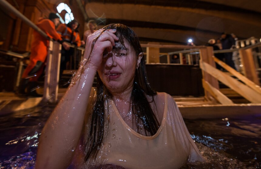 За порядком во время купаний следят сотрудники столичного УВД