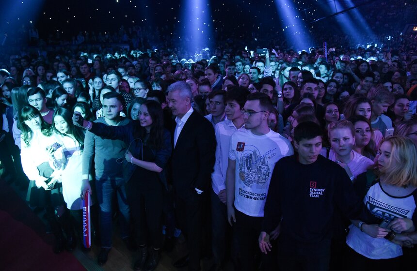 Желающих сфотографироваться с мэром было немало.