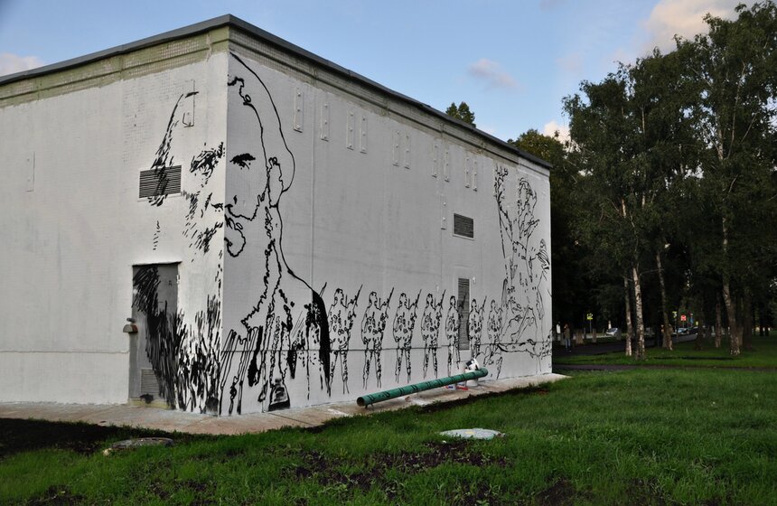 Граффити на тему "Войны и мира" на одном из домов в Москве 6 фото