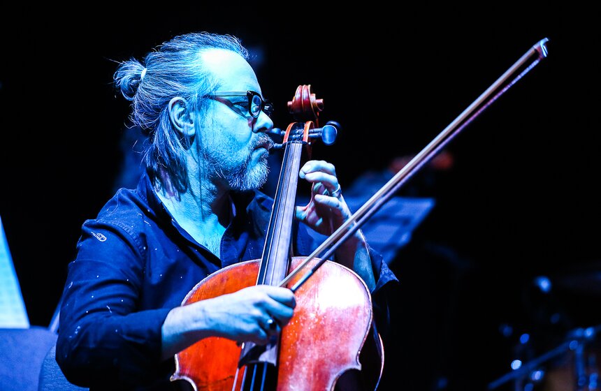 Виолончелист Денис Калинский является создателем ансамбля "RockoCo"