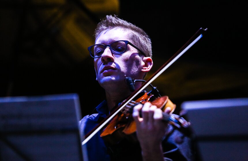 Лауреат международных конкурсов скрипач Антон Якушев