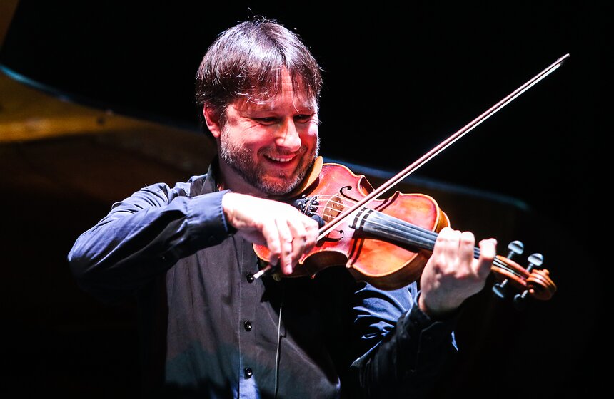 За музыку к "Стране глухих" Айги получил премию "Золотой овен"