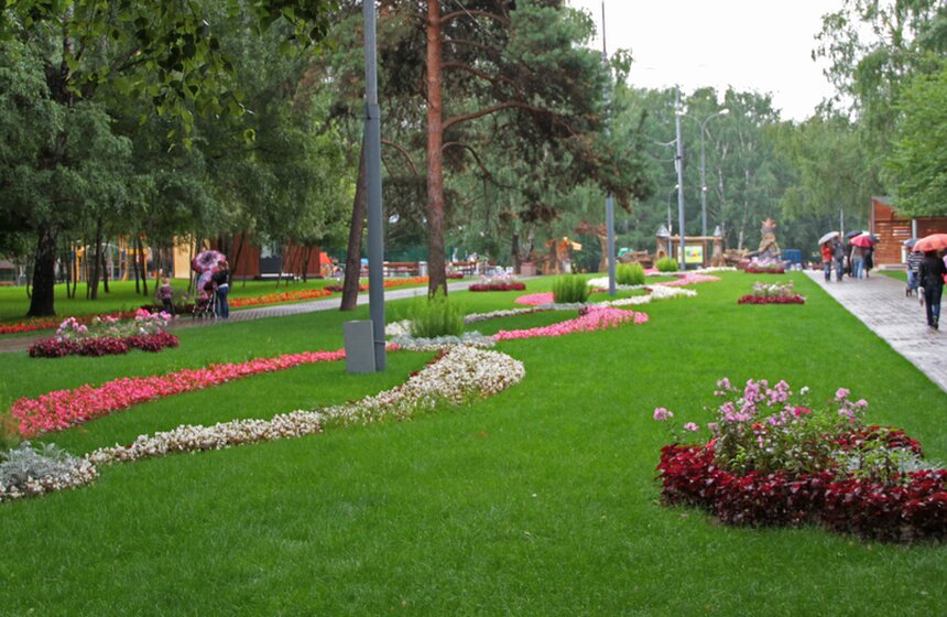 В парке "Кузьминки" проходит фестиваль цветников 7 фото